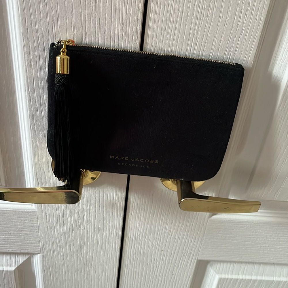 Cosmetic pouch